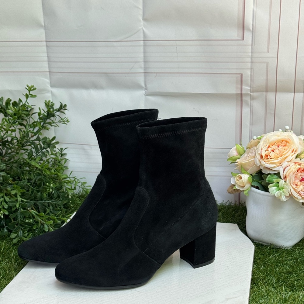 STUART WEITZMAN
Yuliana suede sock boots Elegant Black Suede Ankle Boots Size 7 - Picture 7 of 12